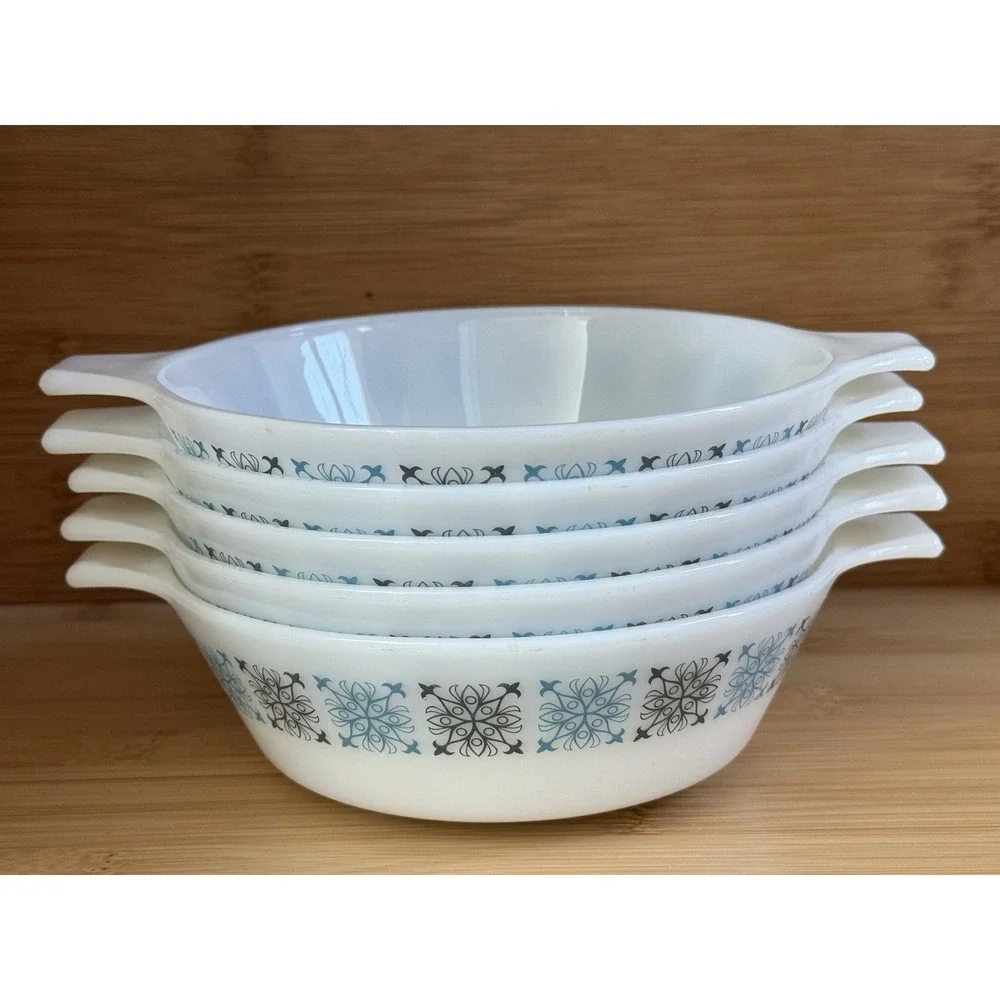 Vintage JAJ Pyrex Small 6